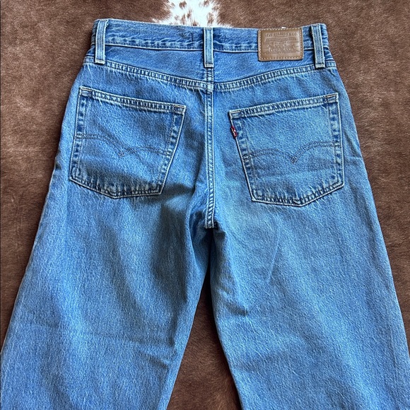 Levi’s Baggy Dad in Medium Wash - Picture 4 of 5